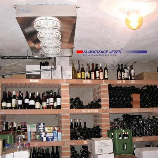 Vinný sklad a archív u komerční vinotéky s chlazením 12°C